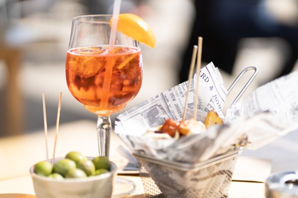 Aperol Spritz Magic: Crafting the Perfect Sip of Italian Sunshine!